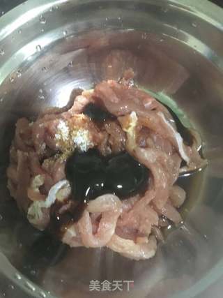 鱼香肉丝的做法步骤：1