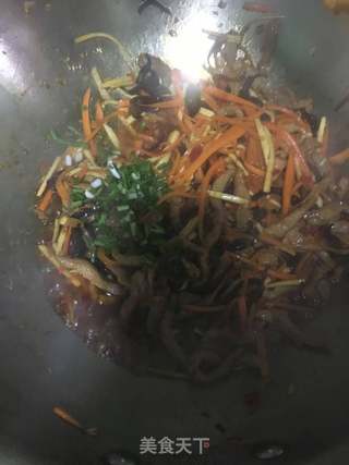 鱼香肉丝的做法步骤:12