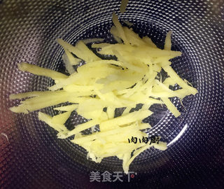#信任之美#黄骨鱼面#肉肉厨的做法步骤：2
