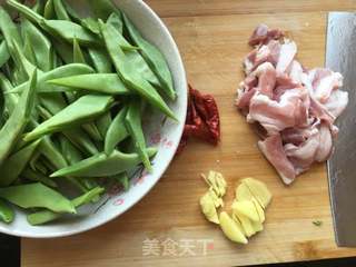 #信任之美#五花肉炒芸豆的做法步骤：1