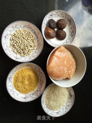 #信任之美#香菇薏米滑鸡粥的做法步骤：1