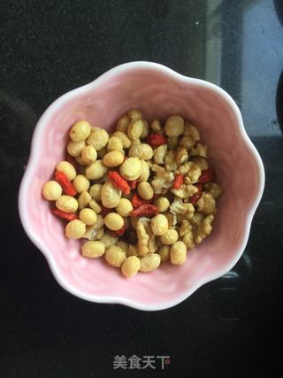 #信任之美#核桃红枣豆浆的做法步骤:2