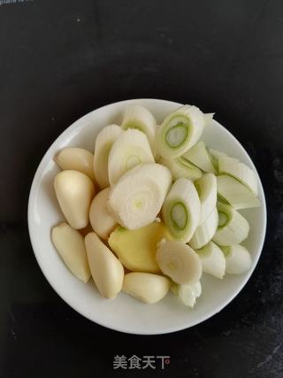 #信任之美#海鲜鸳鸯火锅的做法步骤:3