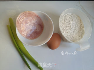 #信任之美# 火腿鸡蛋卷饼的做法步骤：1