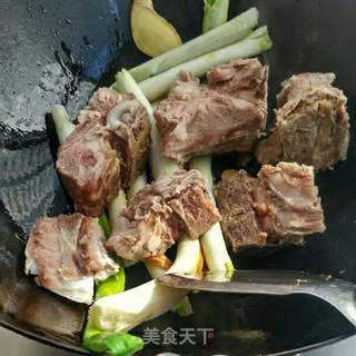 ＃信任之美＃葱烧土豆排骨的做法步骤：6