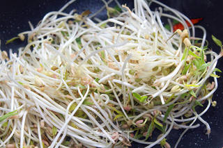 #信任之美#醋溜绿豆芽的做法步骤:6