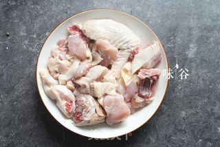 猴头菇炖鸡汤(秋冬养生)的做法步骤:2