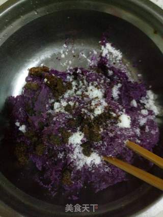 紫薯紫米红豆月饼的做法步骤:8