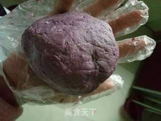 紫薯紫米红豆月饼的做法步骤:9
