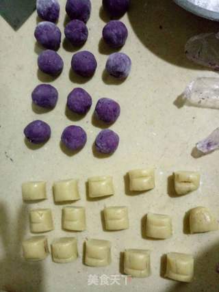 紫薯紫米红豆月饼的做法步骤:10