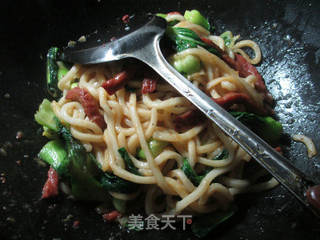 ＃信任之美＃青菜牛柳炒乌冬面 的做法步骤：8