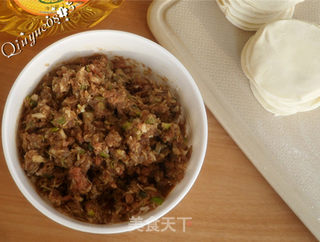 #信任之美#浪漫玫瑰花煎饺的做法步骤:2