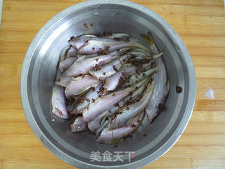 干炸小刀鱼的做法步骤：4