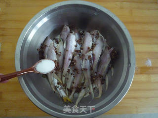 干炸小刀鱼的做法步骤:2