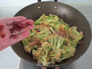 咸肉花菜干锅的做法步骤:10