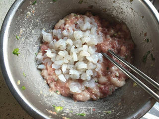 虾仁青菜饺子的做法步骤:6