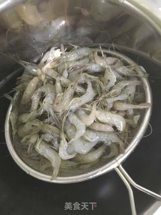 油爆河虾的做法步骤：1