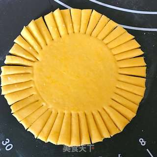 向日葵馒头的做法步骤:3