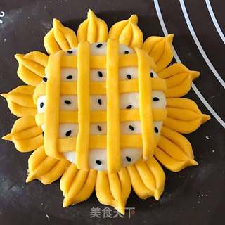 向日葵馒头的做法步骤:10