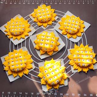 向日葵馒头的做法步骤:11