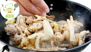 台湾麻油鸡,孕妇产后修复必吃月子餐!--威厨艺的做法步骤:3