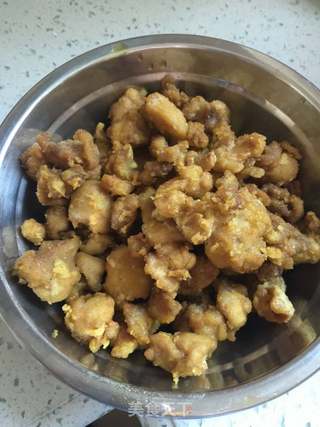 泰式黄金鸡腿咖喱饭(附鸡腿剔骨方法)的做法步骤:7