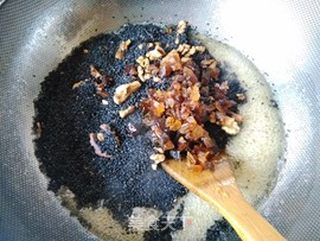 芝麻核桃糖的做法步骤:7