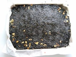 芝麻核桃糖的做法步骤:9