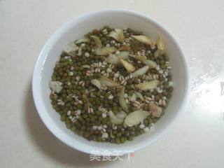 绿豆薏米百合羹的做法步骤:2