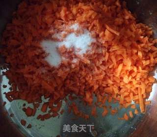 胡萝卜猪肉三鲜饺子的做法步骤：3