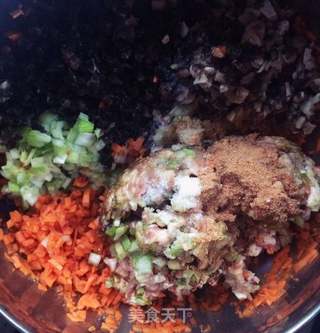 胡萝卜猪肉三鲜饺子的做法步骤：6