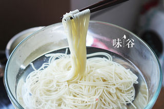 家常清汤牛腩面的做法步骤：5