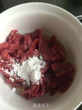 水煮牛肉的做法步骤：1