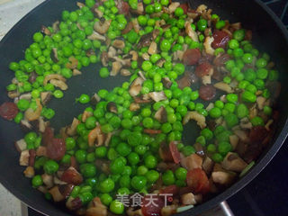 香菇碗豆腊肠糯米饭的做法步骤:5