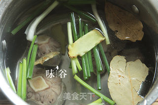 番茄牛尾汤的做法步骤:4