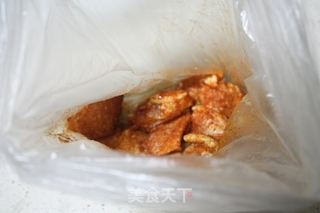 奥尔良鸡翅烤土豆的做法步骤：2