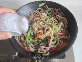 黑椒牛肉炒乌冬面的做法步骤:12