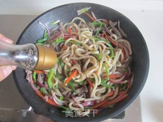黑椒牛肉炒乌冬面的做法步骤:13