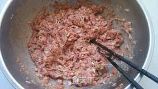 大白菜猪肉水饺的做法步骤:2