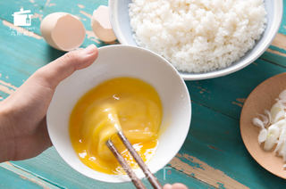 蛋炒饭-九阳知食的做法步骤：2