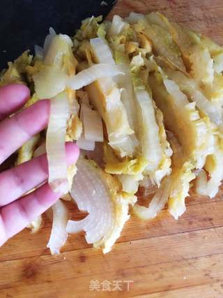 酸菜粉丝汆白肉的做法步骤:2
