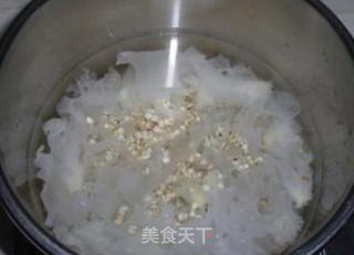 百果薏米木耳甜汤的做法步骤:3