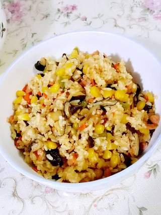香菇玉米火腿焖饭的做法步骤:4