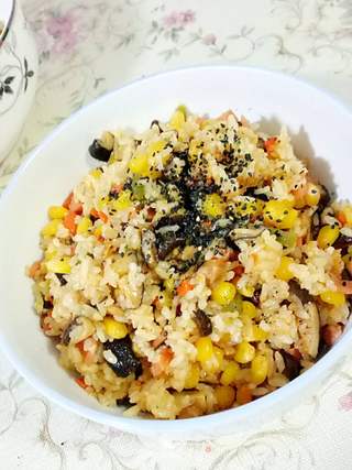 香菇玉米火腿焖饭的做法步骤:5