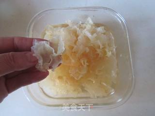 桃胶银耳羹的做法步骤:2