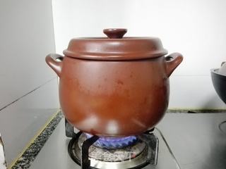 砂锅版广式腊味煲仔饭的做法步骤:3