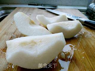 银耳百合雪梨盅的做法步骤:2