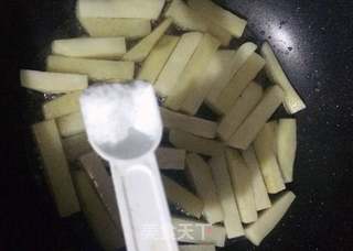 香煎孜然土豆条的做法步骤:5
