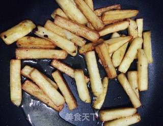香煎孜然土豆条的做法步骤:7