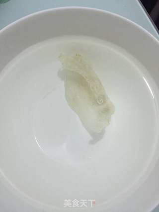 萌发花胶 ·  草莓燕窝的做法步骤：1